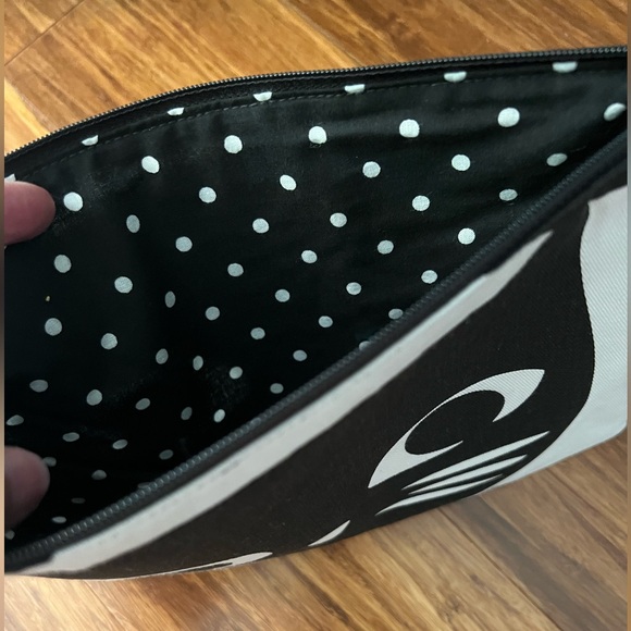 Black cat handmade zipper bag with polka dot interior - Picture 3 of 3